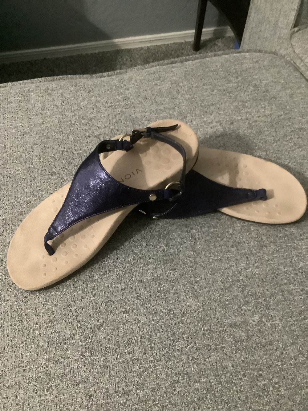 Women's Navy Glitter T-Strap Sandals - Vionic size 9